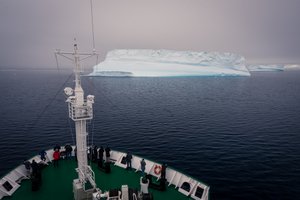 Akademik Ioffe Approaches an Iceberg