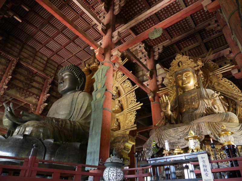 The Daibutsu and another statue