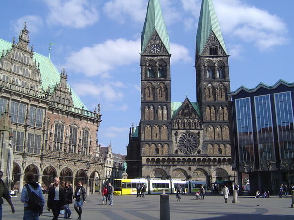 The Markt Square w St Petri Dom & The Stadhuis
