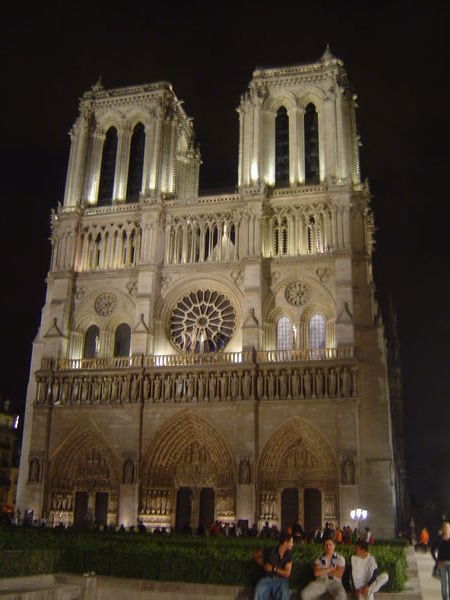 Night view of Notre Dame