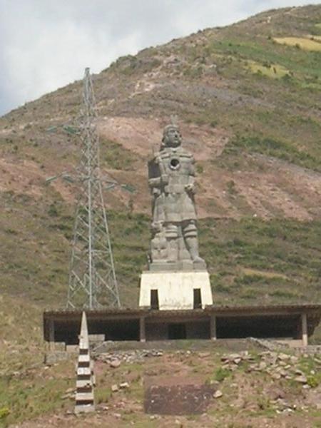 Rival statue to  Pachaqutec