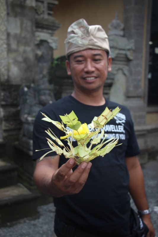 Gede (tour guide) showing us an offering