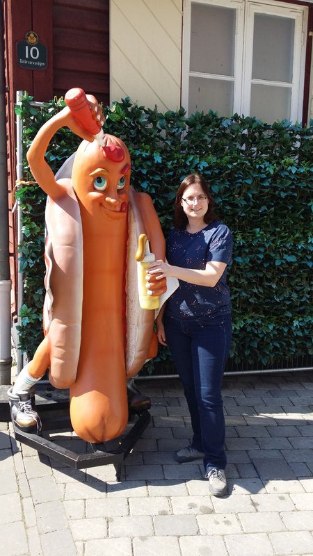 Funny hotdog man (statue)
