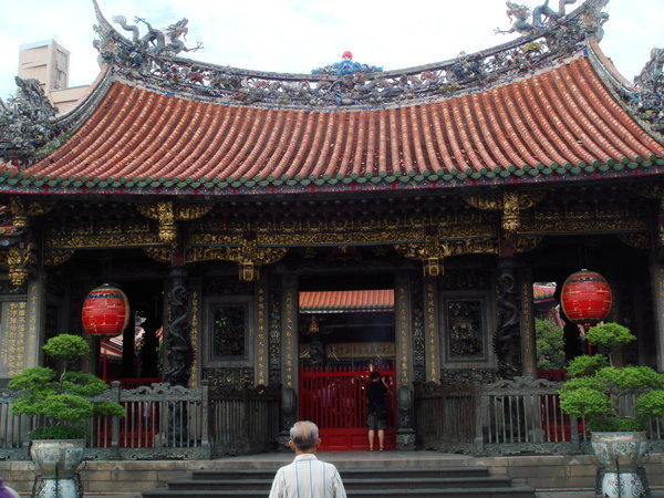 Longhsan Temple entrance.