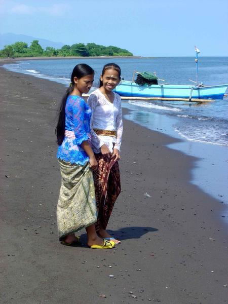 Bali girls at cremation ceremony
