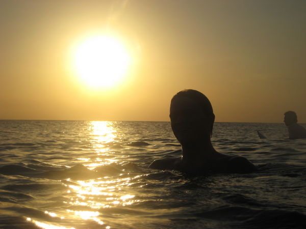 stig i solnedgangen, Kuta Beach