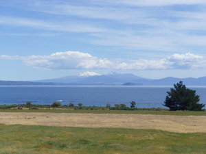Lake Taupo with 'Mount Doom' in the backgorund