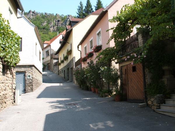 Cute little street in Durnstein 02