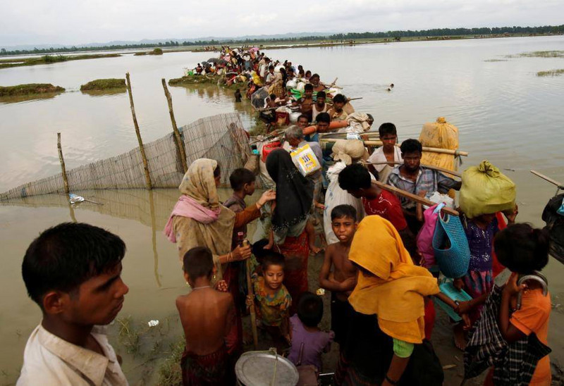 Rohingya Refugees at entry point, streaming into Bangladesh