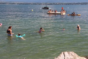 Swimming at Mies plage in Lake Geneva