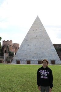 Who knew there was a pyramid in Rome