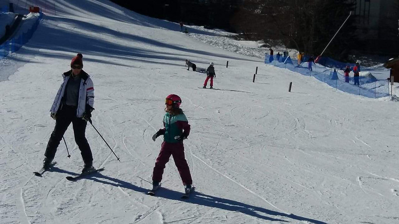 Miriam and Ems skiing