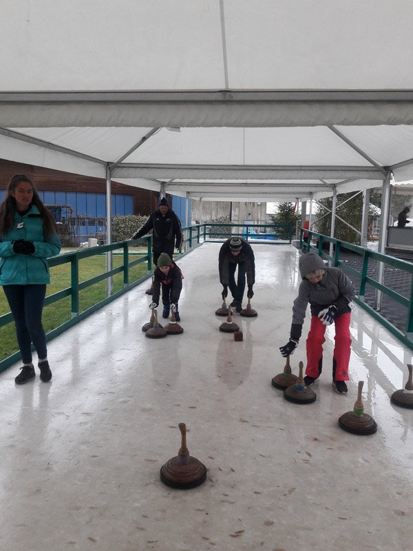 Ice curling at Versoix ice rink