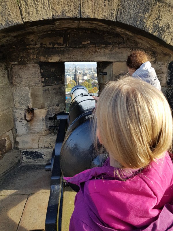 Canon at Edinburgh castle