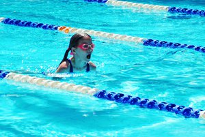Charlottes breaststroke swim race.