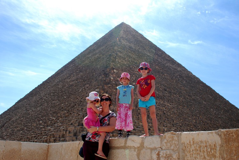 Burtie girls at the pyramids