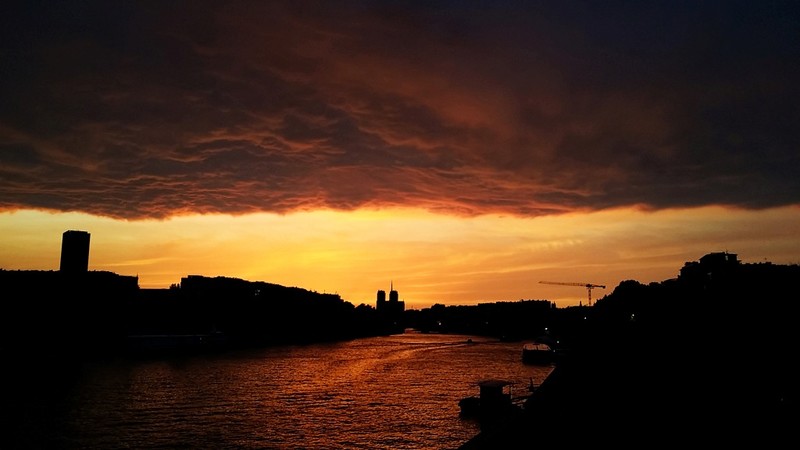 Sunset over the Siene river