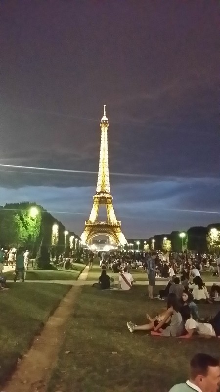 The green infront of the Eiffel tower came alive at night time, with lots of people enjoying picnics with their loved ones