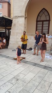 More buskers