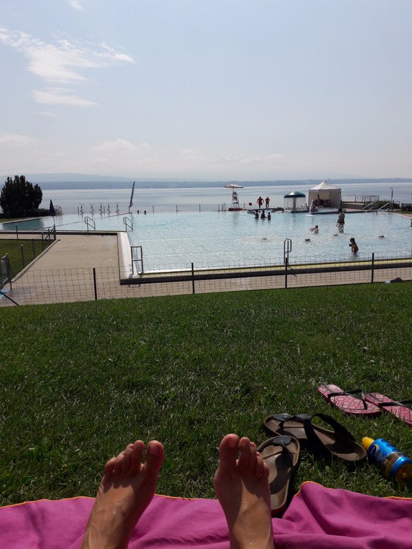 Nyon pool