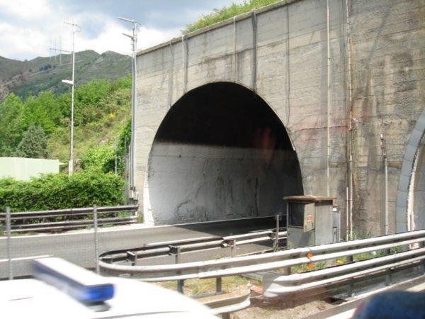 La Tunnel.
