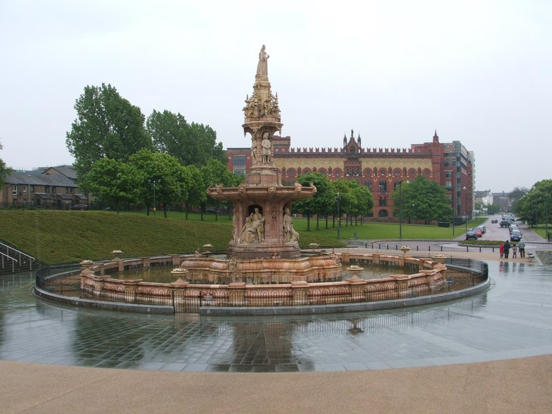 035 Doulton Fountain, largest terracotta fountain in the UK