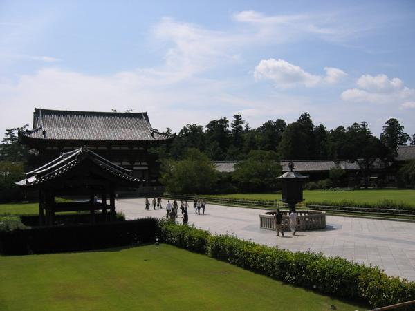 The gardens of Daibutsuden