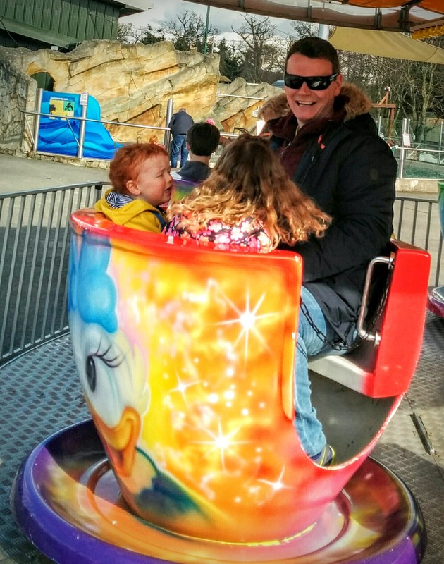 Teacup ride, I hate this.