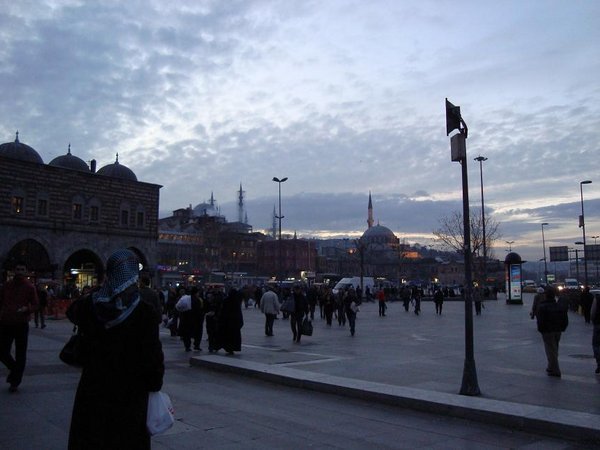 Square in front of Yeni Cami at dusk