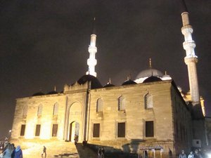 Yeni Cami (New Mosque) at night