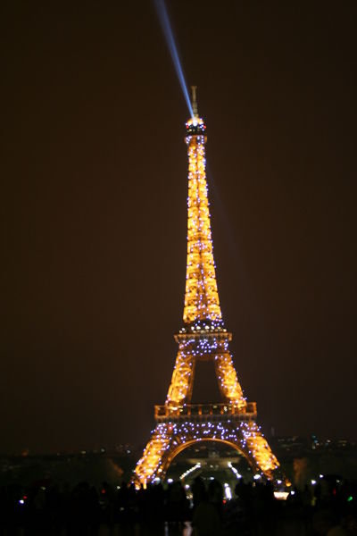 Effiel Tower at night | Photo