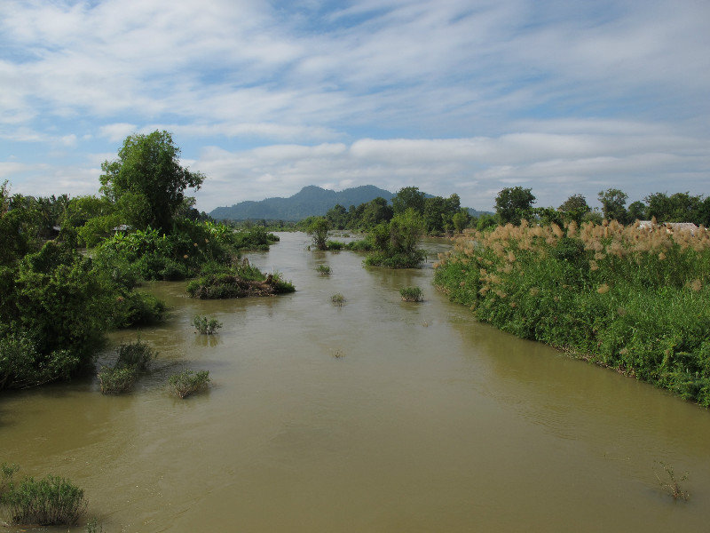 DON DET  vue sur le cambodge , du vieux pont français 
