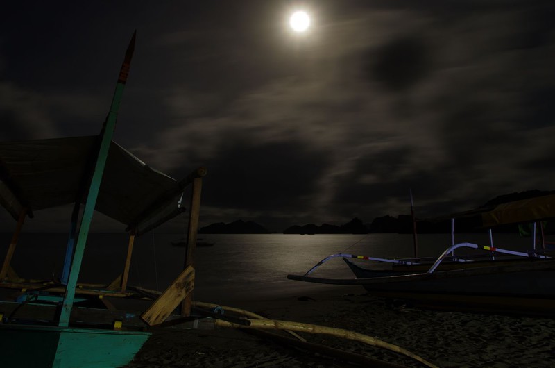 paniamn beach at night