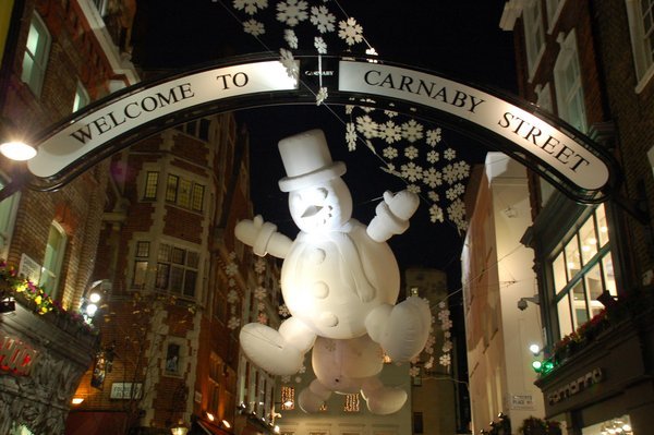 Giant floating snowmen in Carnaby Street