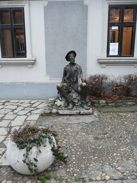 Statue in Skadarlija