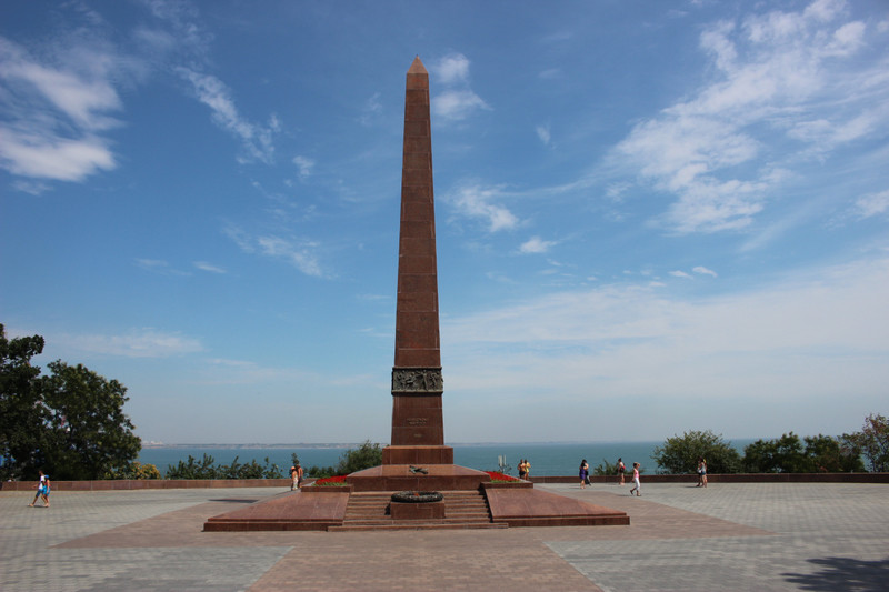 Monument to fallen sailors