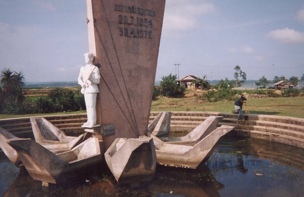 Border monument