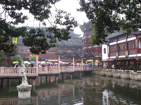 Bazaar surrounding the Yuyuan Garden