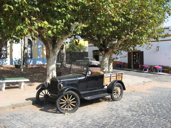 Old Car in Colonia