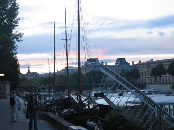 Sunset walk along the Seine