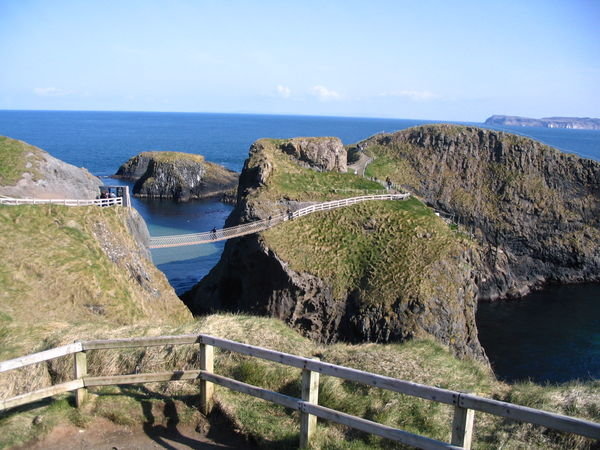 rope bridge and islands | Photo