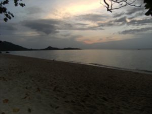 Je ne pouvais plus dormir, je suis donc allee me baigner en attendant le lever du soleil / Couldn't sleep, so I went swimming, waiting for the sunrise - Koh Samui - Plage Lamai Beach