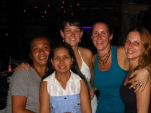 Tong, Jane, Ann-Marie, Nicole, Em - Apres notre journee en jeep et succulent repas / After our day in the jeep and our incredible meal - Kho Samui 
