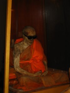 Le moine momifie / The momified monk