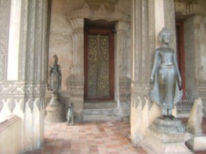 Le plus vieux temple encore de bout a Vientiane / The oldest standing temple in Vientiane - Wat Si Saket