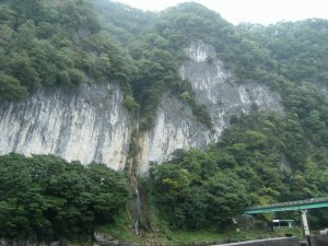 Ikura-Do - Grotte vieille de 250 millions d'annees aux stalagtites et stalagmites incroyables / Limestone cavern formed 250 million years ago; amazing stalagtites and stalagmites - Prefecture d'Okayama Prefecture