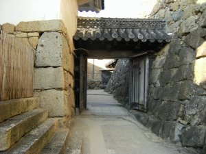 L'une des rampes etroites qui controlent l'acces au chateau / One of the narrow ramps controlling the access to the castle - Chateau d'Himeji Castle - Himeji