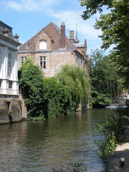 A Bruges canal