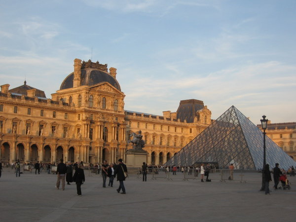 La Louvre at sunset