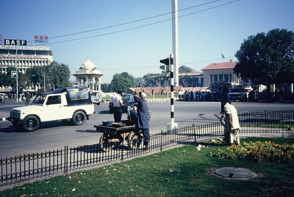 Lahore road scene